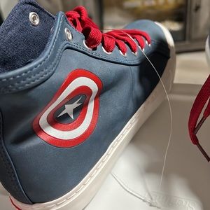 Selling brand new marvel captain America sneakers Mens size9